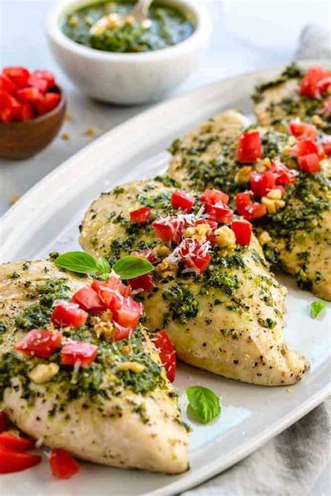 How many carbs are in grilled chicken with walnut pesto and roasted red peppers - calories, carbs, nutrition