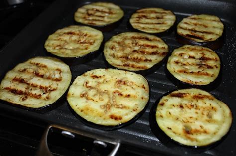 How many carbs are in grilled eggplant, mozzarella, basil - calories, carbs, nutrition