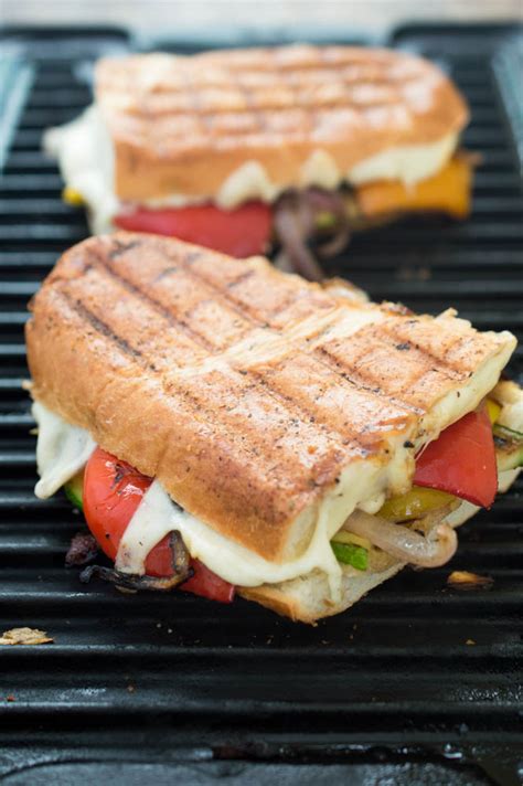 How many carbs are in grilled italian sausage panini - calories, carbs, nutrition