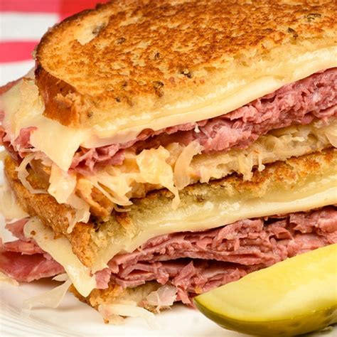 How many carbs are in grilled reuben sandwich - calories, carbs, nutrition