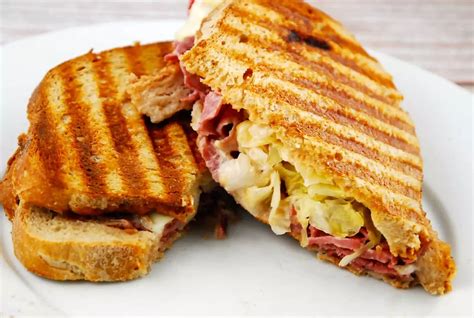 How many carbs are in grilled reuben sandwich with french fries and a 20oz fountain beverage - calories, carbs, nutrition