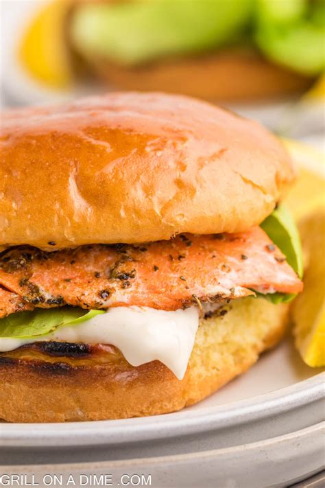 How many carbs are in grilled salmon sandwich with wheat bun - calories, carbs, nutrition