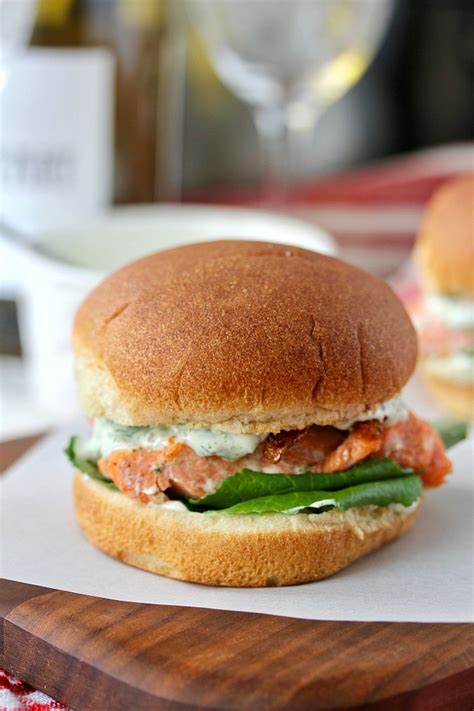 How many carbs are in grilled salmon sandwich with white bun - calories, carbs, nutrition