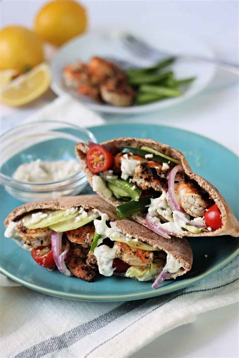 How many carbs are in grilled shrimp, greek salad, pita - calories, carbs, nutrition