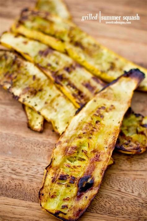 How many carbs are in grilled yellow squash, sliced - calories, carbs, nutrition