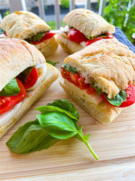 How many carbs are in half caprese sandwich with broccoli crunch - calories, carbs, nutrition