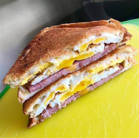 How many carbs are in ham, egg and cheese taco - calories, carbs, nutrition