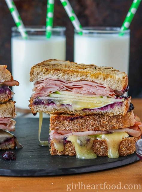 How many carbs are in ham and brie sandwich - calories, carbs, nutrition