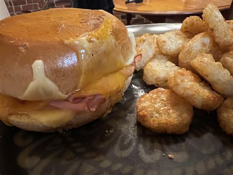 How many carbs are in ham and cheddar on brioche - calories, carbs, nutrition