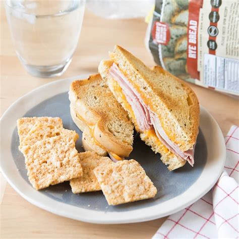 How many carbs are in ham and cheese sandwich on white - calories, carbs, nutrition