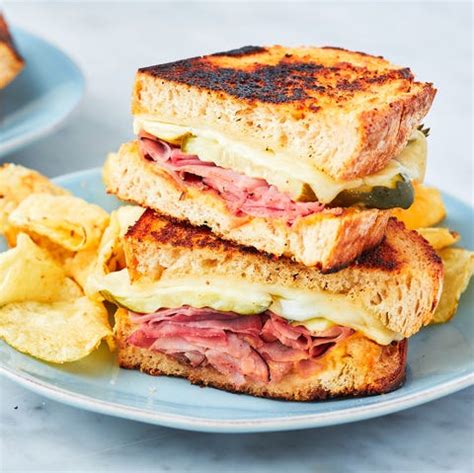 How many carbs are in ham and swiss cheese sandwich - calories, carbs, nutrition