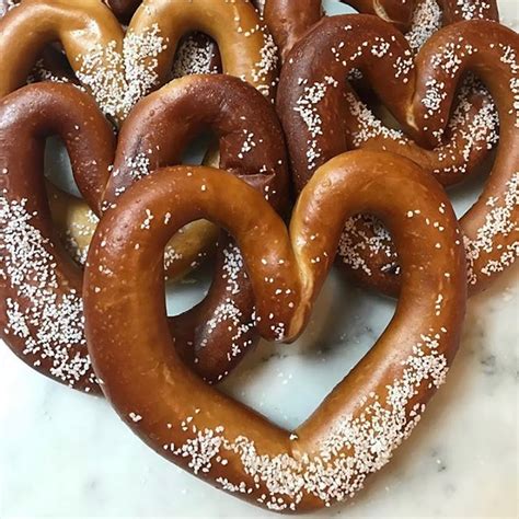 How many carbs are in heart shaped soft pretzel - calories, carbs, nutrition