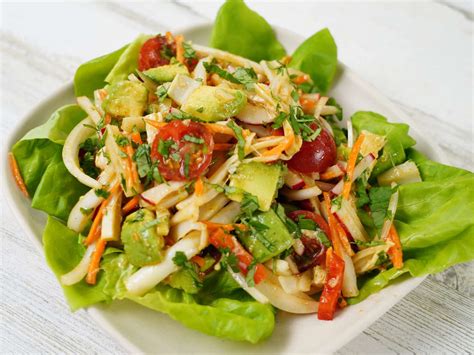 How many carbs are in hearts of palm avocado salad - calories, carbs, nutrition