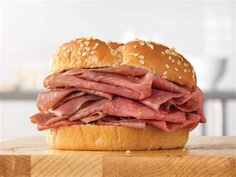 How many carbs are in hearty roast beef sandwich - calories, carbs, nutrition