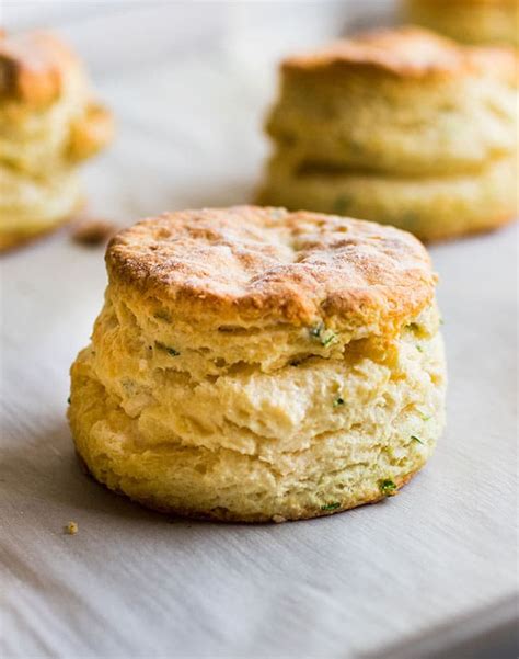 How many carbs are in herb biscuits - calories, carbs, nutrition