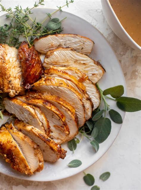 How many carbs are in herb rubbed roast turkey breast w/gravy - calories, carbs, nutrition