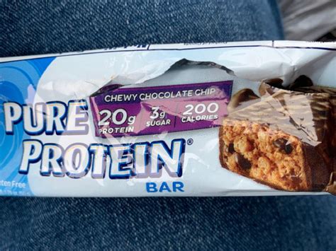 How many carbs are in high protein bar : chewy chocolate chip - calories, carbs, nutrition