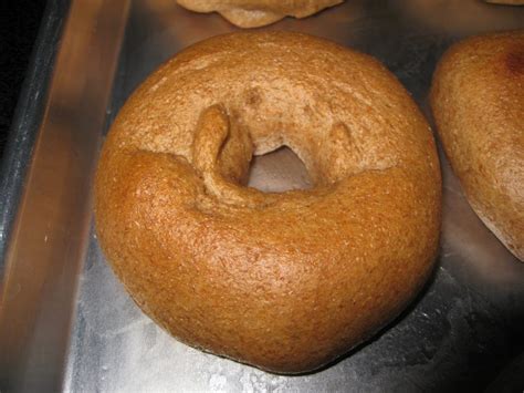 How many carbs are in honey whole wheat bagel - calories, carbs, nutrition