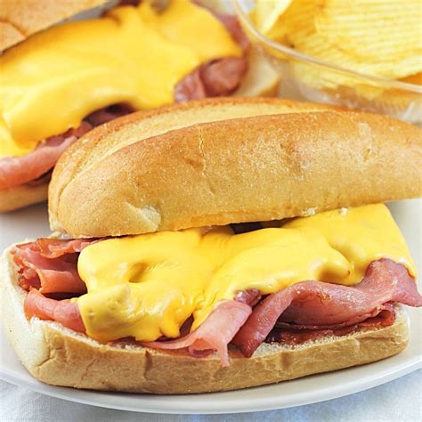 How many carbs are in hot ham and cheese sandwich - calories, carbs, nutrition