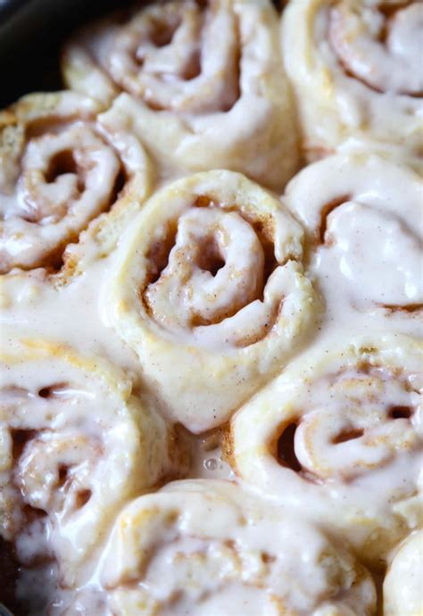 How many carbs are in house made cinnamon rolls - calories, carbs, nutrition