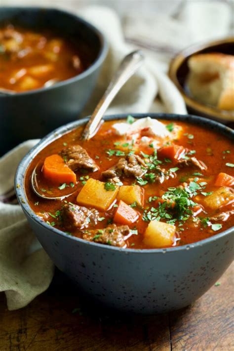 How many carbs are in hungarian goulash soup 16 oz - calories, carbs, nutrition