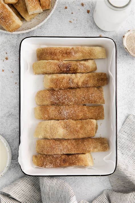 How many carbs are in iced cinnamon breadsticks - calories, carbs, nutrition