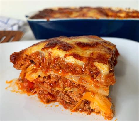 How many carbs are in italian lasagna - calories, carbs, nutrition