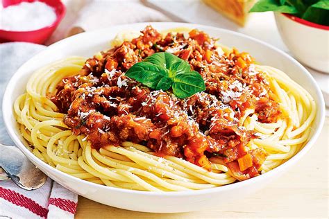 How many carbs are in italian spaghetti bolognaise - calories, carbs, nutrition