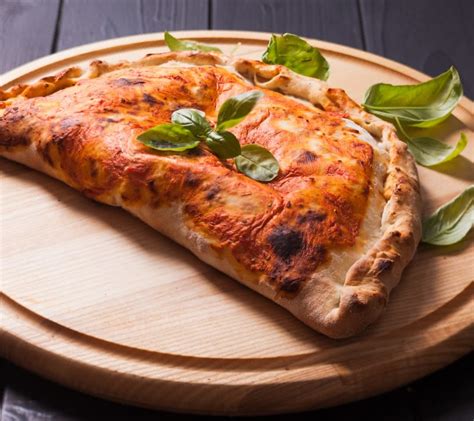 How many carbs are in italiano calzone - calories, carbs, nutrition