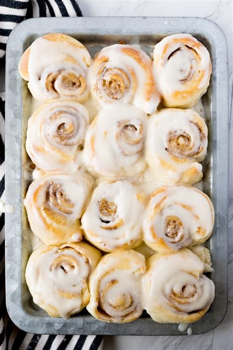 How many carbs are in java cinnamon roll, with frosting - calories, carbs, nutrition