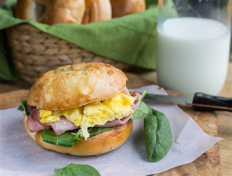 How many carbs are in jazzmans sand brkf bagel ham egg & cheese - calories, carbs, nutrition