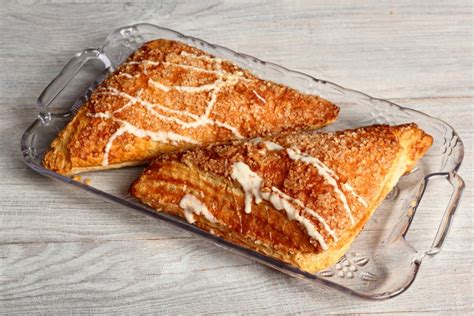 How many carbs are in jazzmans turnover peach - calories, carbs, nutrition