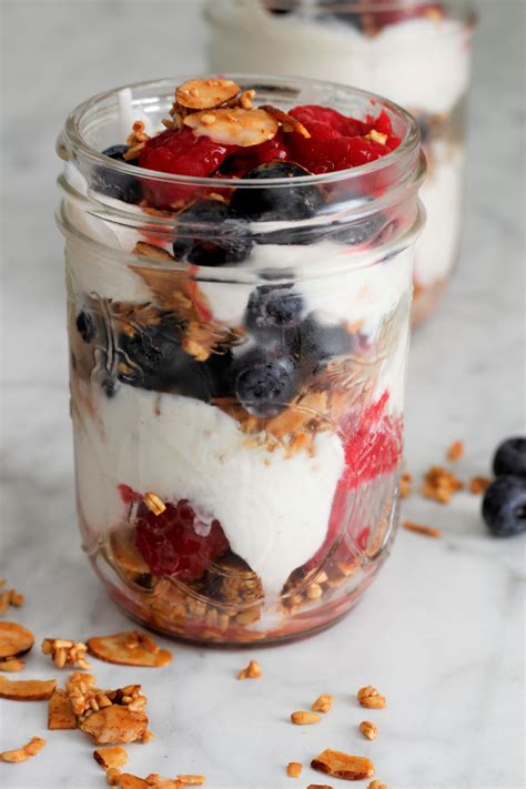 How many carbs are in jazzmans yogurt parfait 12 oz mixed berry & granola vanilla low fat - calories, carbs, nutrition