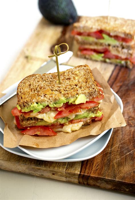 How many carbs are in johnny fontain''s california grilled cheese - calories, carbs, nutrition