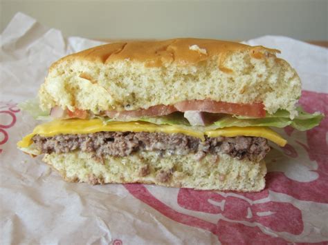 How many carbs are in jr deluxe cheeseburger - calories, carbs, nutrition