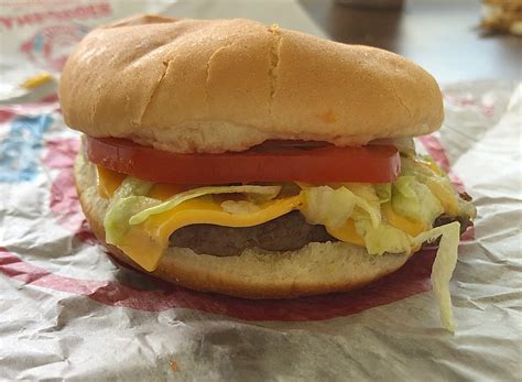 How many carbs are in junior cheeseburger deluxe - calories, carbs, nutrition