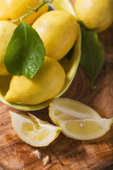 How many carbs are in lemon 115ct wedge cut 8 1 ea - calories, carbs, nutrition