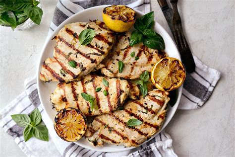 How many carbs are in lemon basil grilled chicken breast - calories, carbs, nutrition