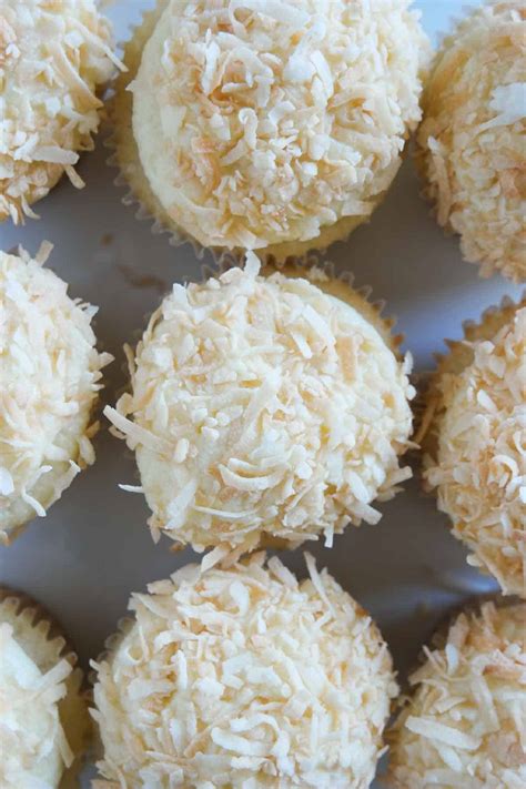 How many carbs are in lemon coconut snowball cupcakes - calories, carbs, nutrition