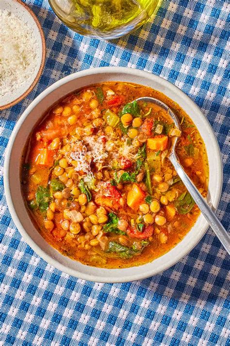 How many carbs are in lentil soup w/spicy italian saus - calories, carbs, nutrition