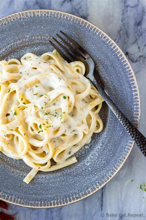 How many carbs are in light alfredo sauce (80319.0) - calories, carbs, nutrition