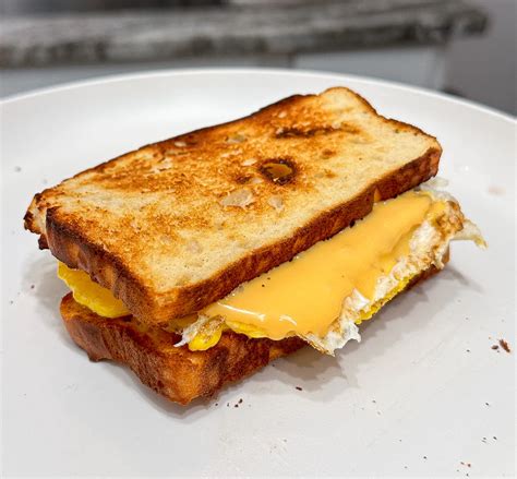 How many carbs are in light breakfast sandwich - calories, carbs, nutrition