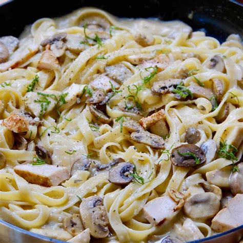 How many carbs are in light chicken fettuccine - calories, carbs, nutrition