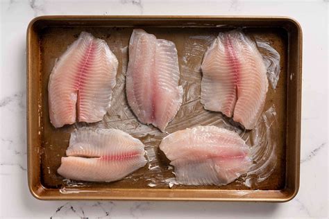 How many carbs are in lightly seasoned tilapia fillet - calories, carbs, nutrition