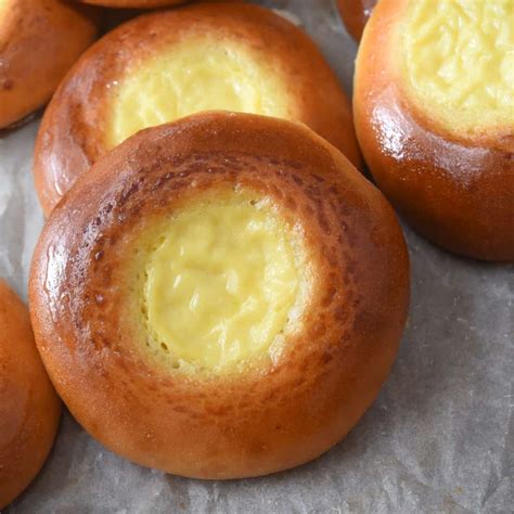 How many carbs are in little buns (custard) - calories, carbs, nutrition