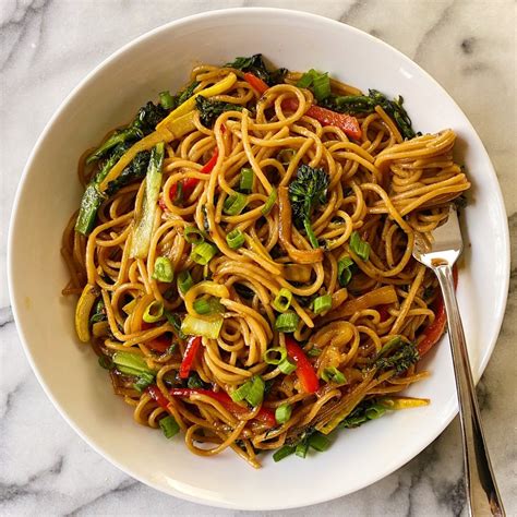 How many carbs are in lo mein noodle salad, vegan - calories, carbs, nutrition