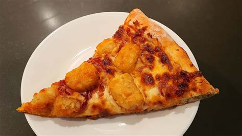 How many carbs are in loaded tot pizza (10