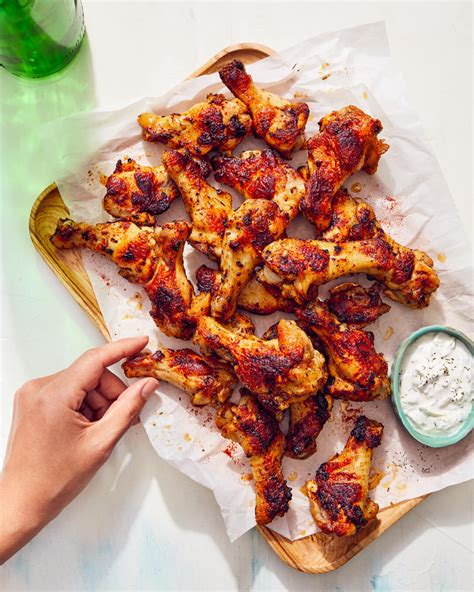 How many carbs are in louisiana style chicken wings - calories, carbs, nutrition