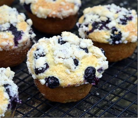 How many carbs are in low fat blueberry streusel muffins - calories, carbs, nutrition