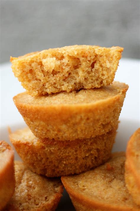 How many carbs are in low fat corn muffin - calories, carbs, nutrition